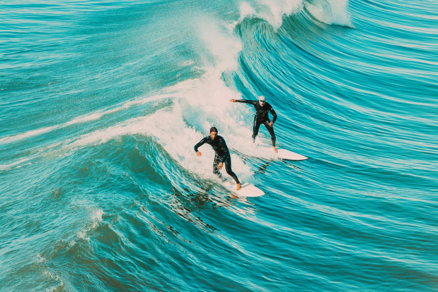 海の波と、コンクリートの波の写真 6