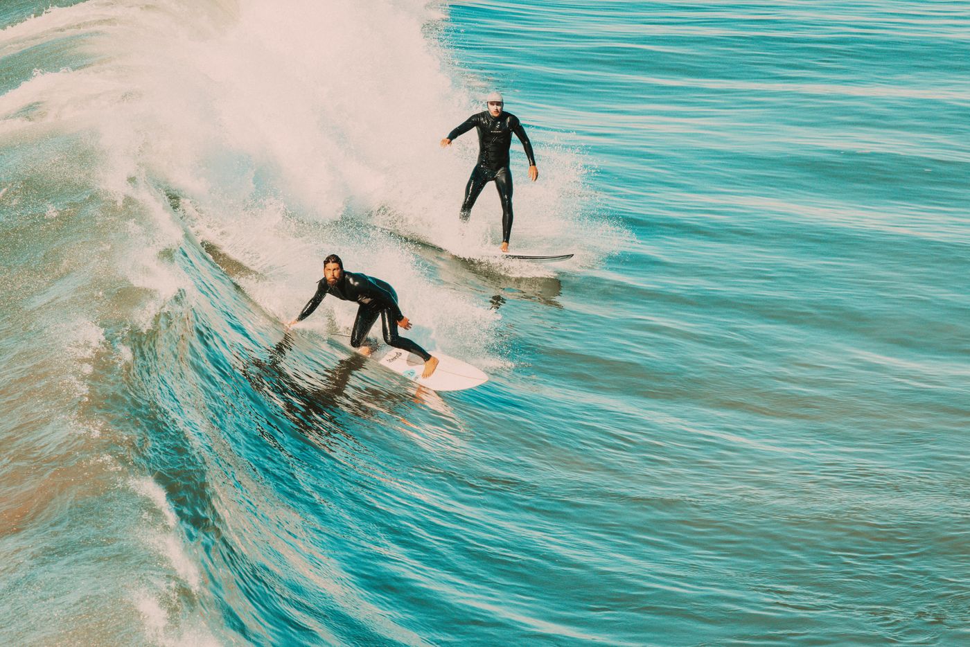 海の波と、コンクリートの波の写真 7