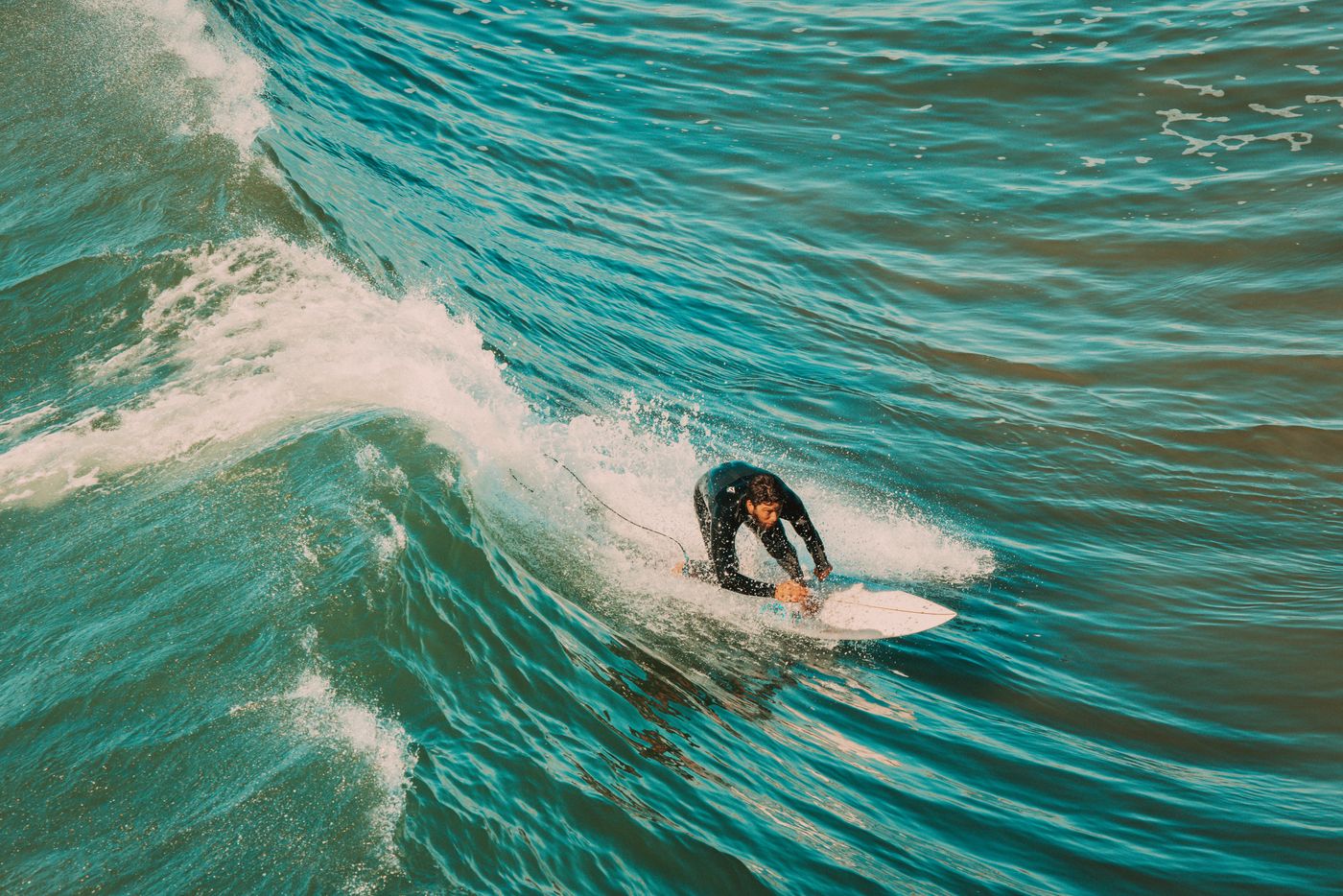 海の波と、コンクリートの波の写真 10