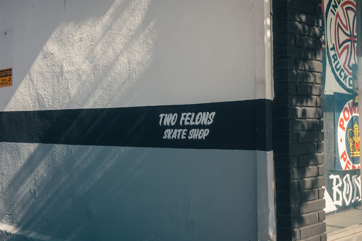 手描きの、Two Felons。