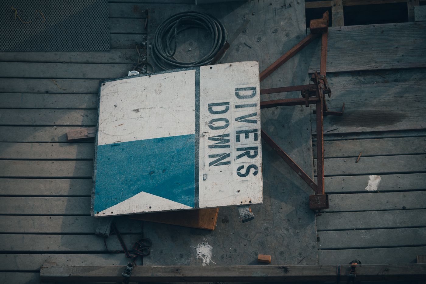 DIVERS DOWN.